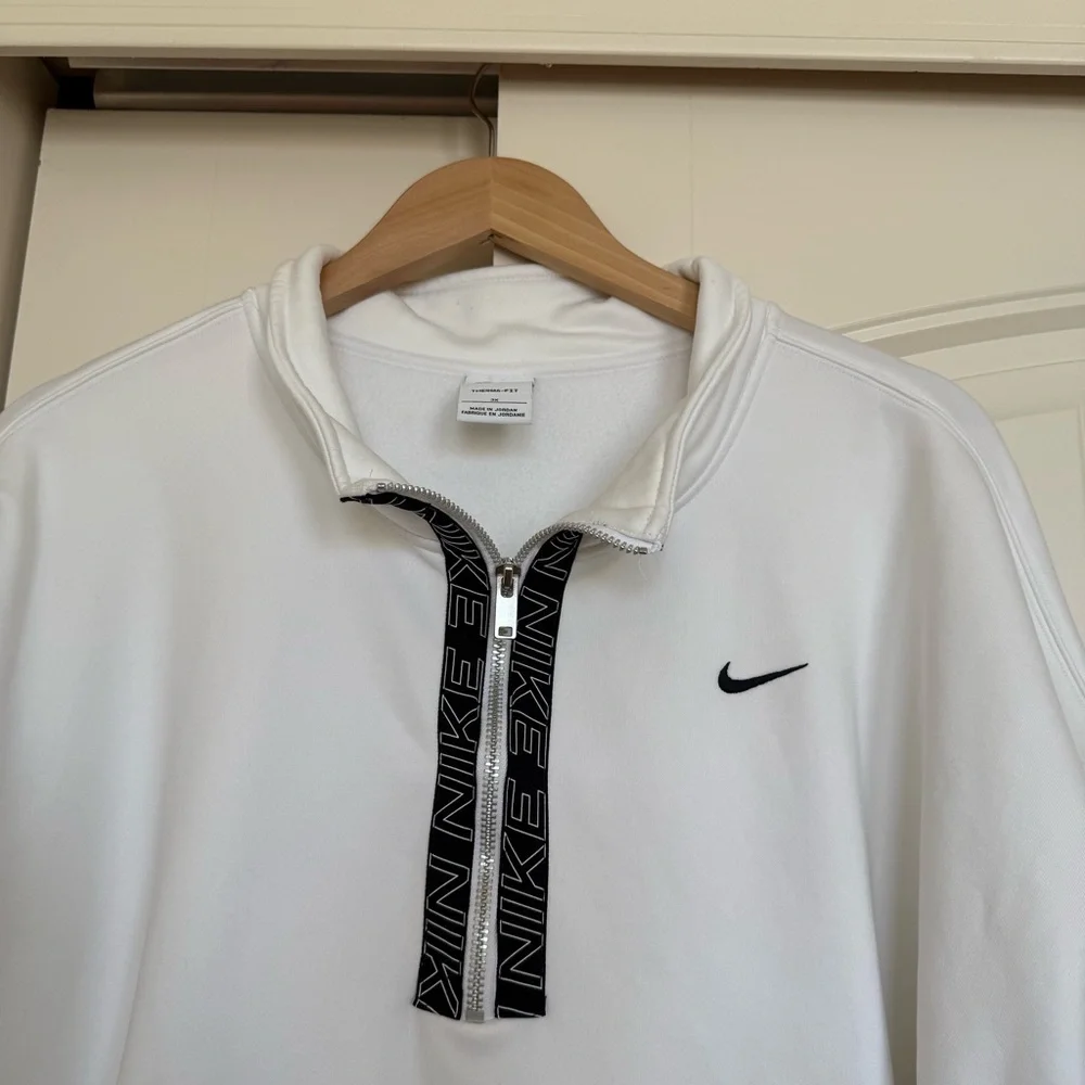 Nike Women’s Therma Fit 1/2 Zip Training Top Pullover Jacket
